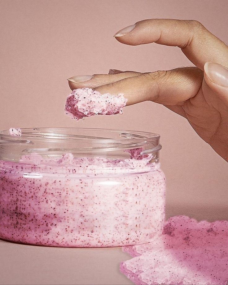 المرجع الشامل لاحتراف صناعة المقشرات: طريقكِ من الهواية إلى البراند الخاص