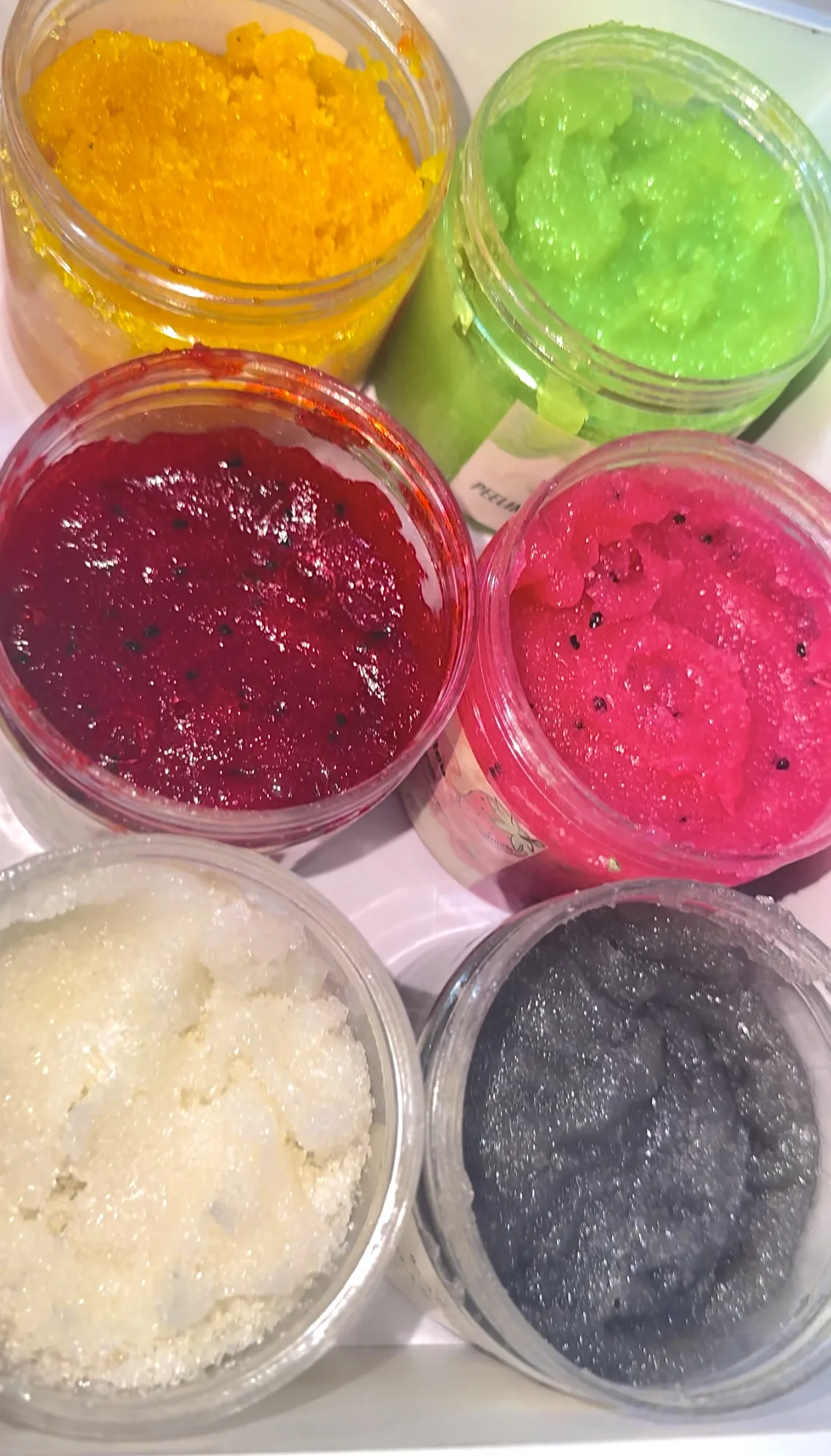 المرجع الشامل لاحتراف صناعة المقشرات: طريقكِ من الهواية إلى البراند الخاص